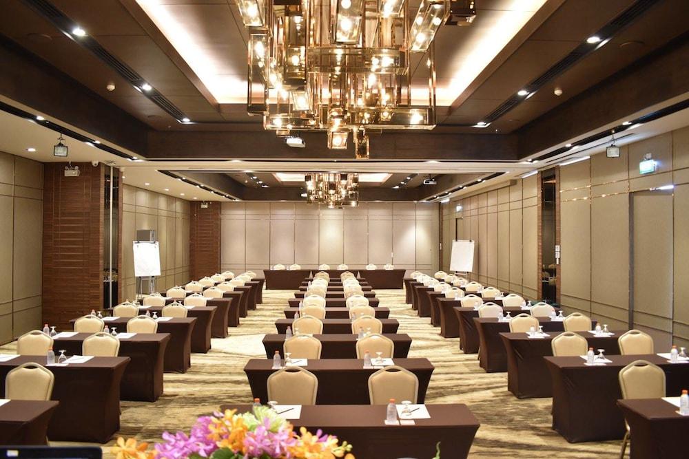 The Four Wings Hotel Bangkok Exterior photo