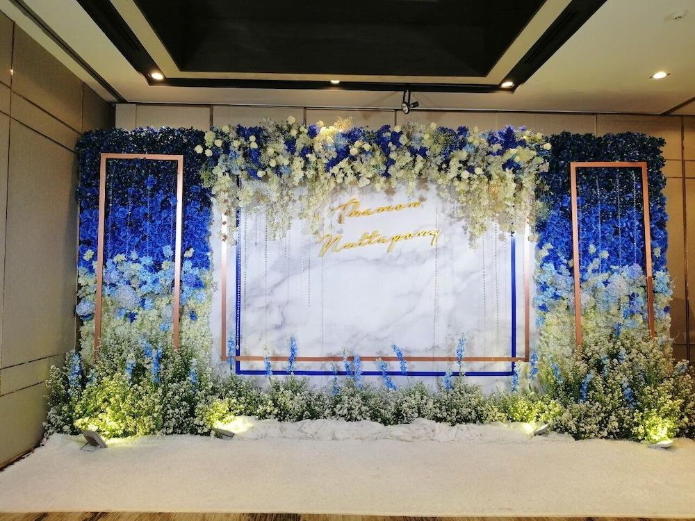The Four Wings Hotel Bangkok Exterior photo